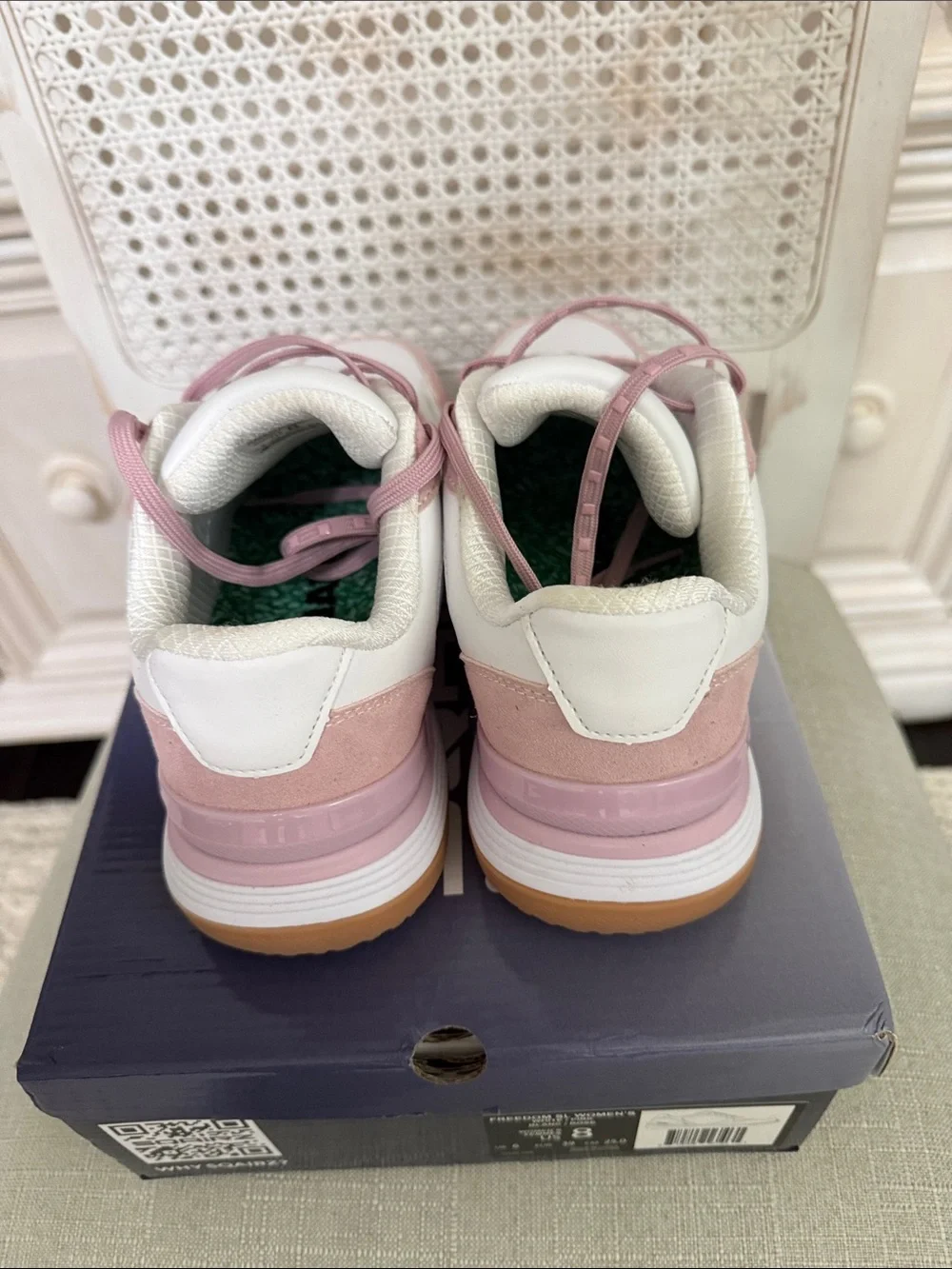 SQAIRZ Freedom SL Women's Golf Sneakers in White & Dusty Pink